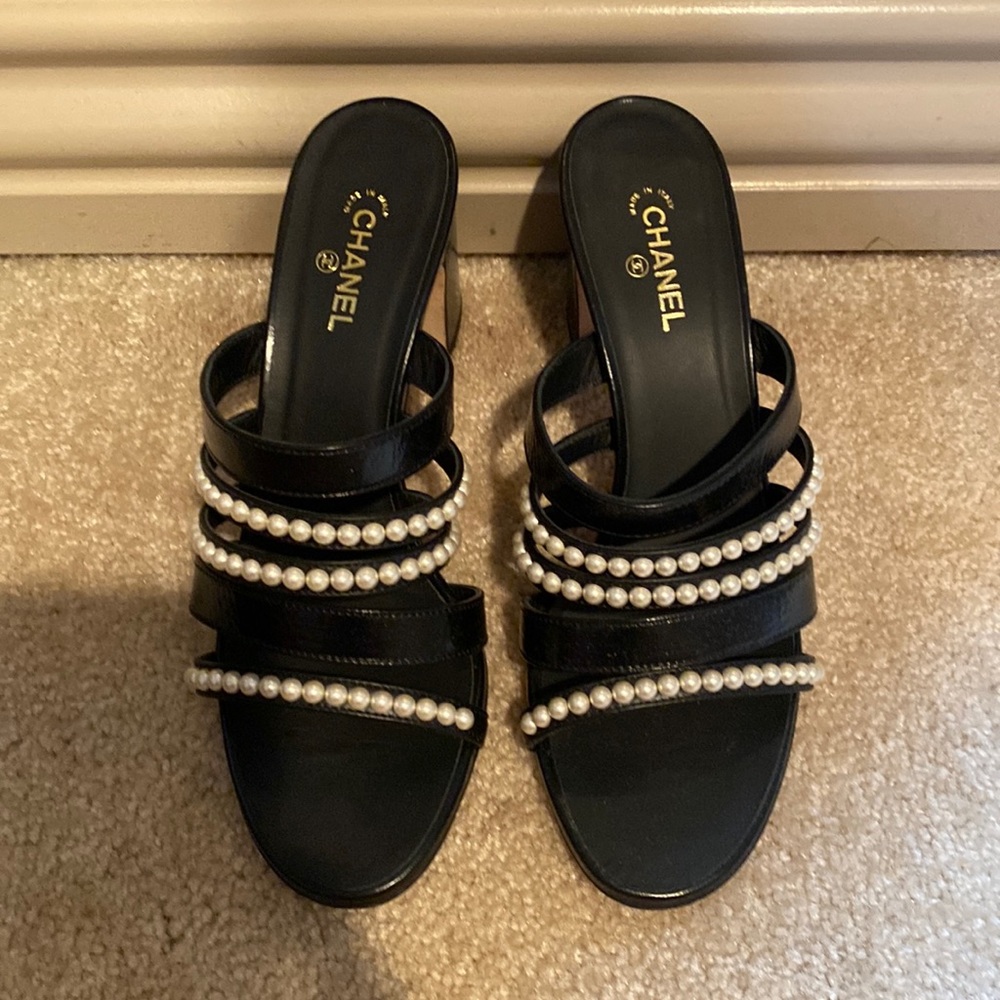 Chanel Block Heal with White Pearl